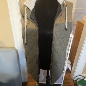 Outpost Makers Size Small  Hooded Vest with Zip Closure